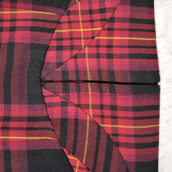 **SOLD**Amazing Plaid Skirt ❤🖤💛 - Picture 3 of 4